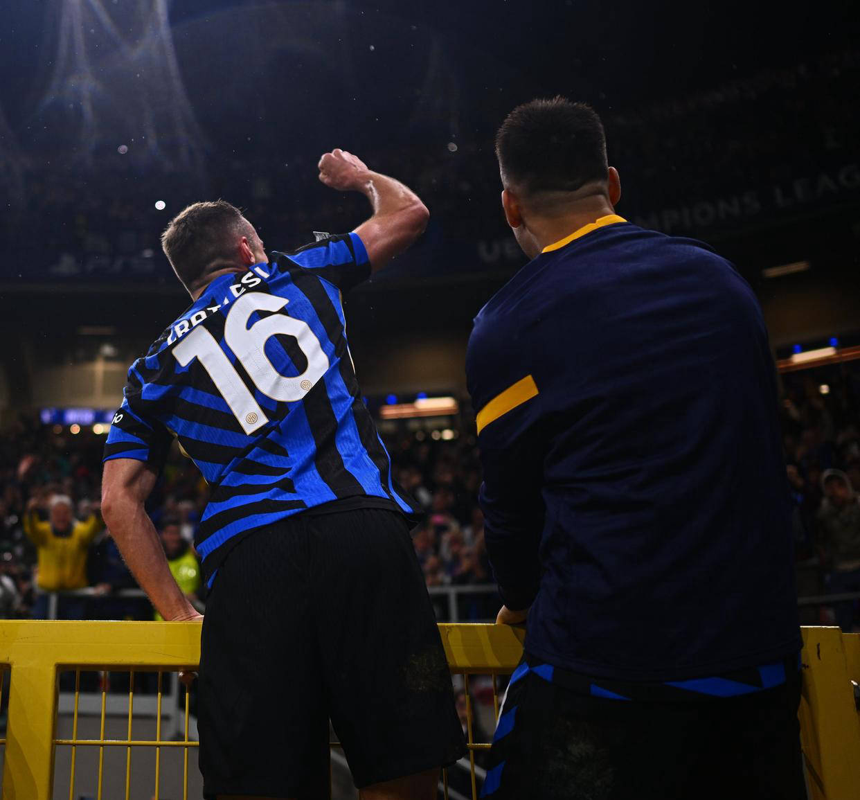 九游游戏攻略-包含今晚足总杯焦点战，国际米兰远射贴柱，更衣室稳定，更衣室氛围转暖的词条