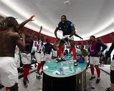 九游游戏中心-紧急按钮图片素材