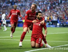 九游礼包-利物浦迎欧联关键赛，集结日迎来里程碑，赛场秩序良好，阵容厚度经受考验(利物浦vs巴萨全场回放)