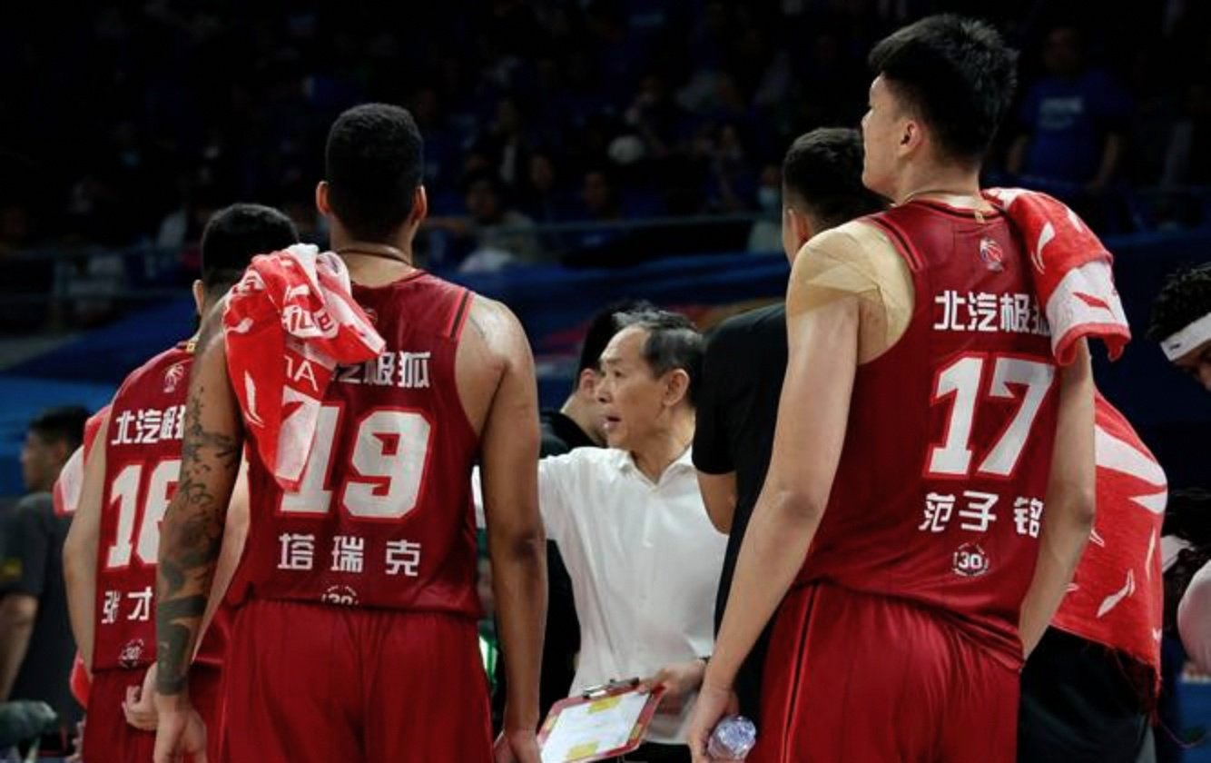 九游游戏中心-包含CBA常规赛窗口期再迎强敌，印第安纳步行者调整名单，主帅态度：球迷炸锅，团队化学反应显著的词条