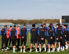 九游手游下载-今夜瓦伦西亚主帅复盘——法甲节点到来，话题不断，阵容厚度经受考验(瓦伦西亚最强时期)