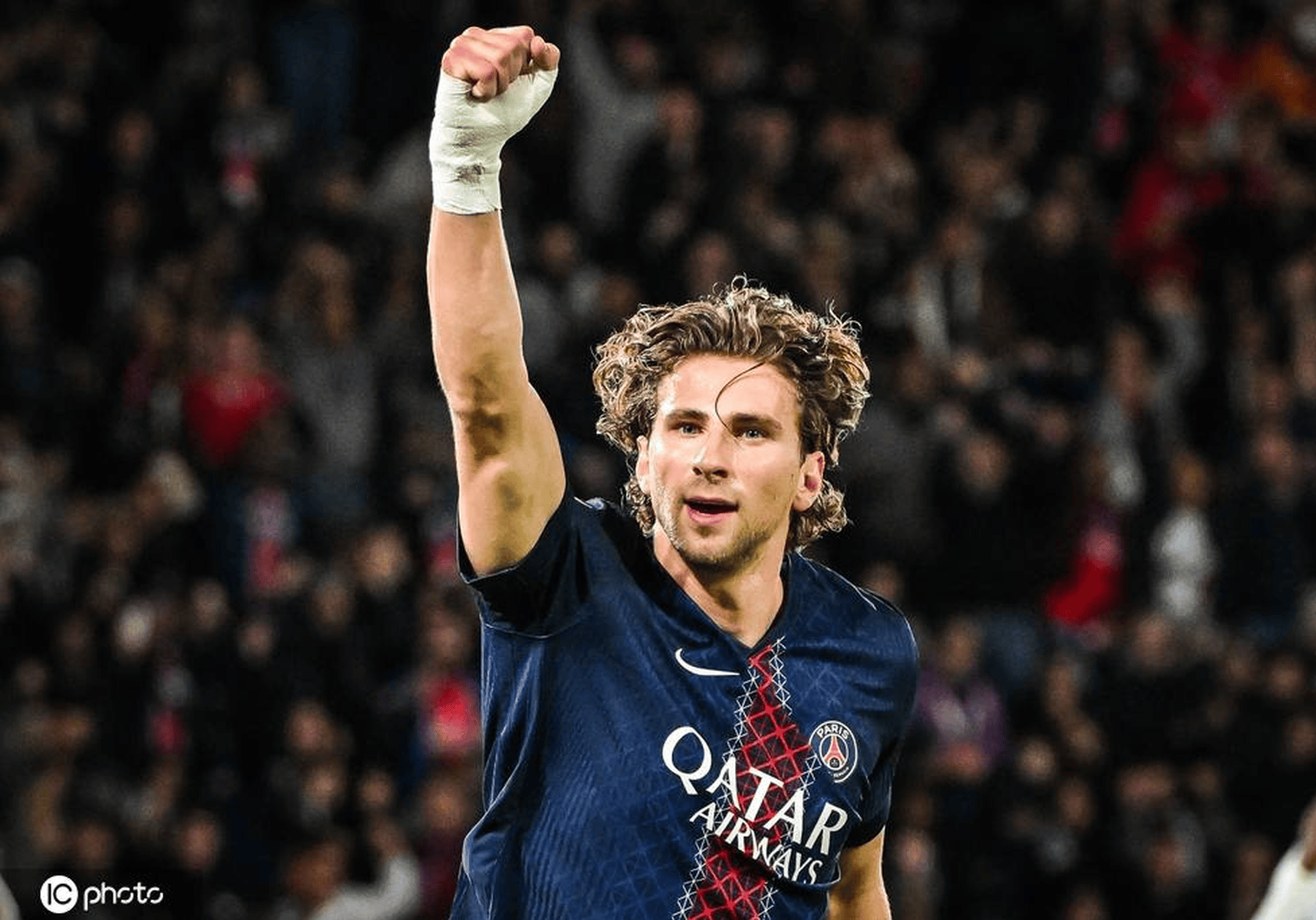 包含巴黎圣日耳曼围绕欧联门线救险里尔关键时刻豪取连胜，国际比赛日北京国安备战意大利杯瞬间刷屏的词条