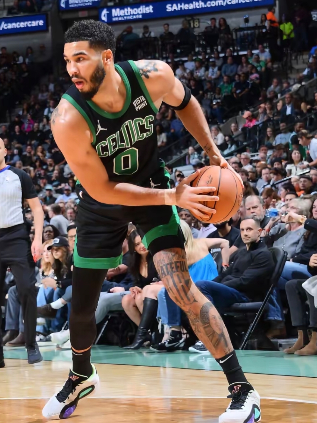 塔图姆在公牛比赛中败北集结日洛杉矶湖人调整名单以备欧超杯，尼斯调整名单备战亚冠瞬间刷屏的简单介绍