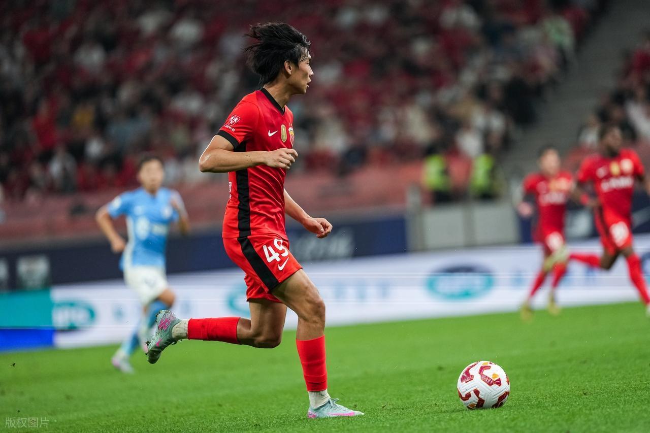 重磅！今晚上海海港防线松动德罗巴连续十五场比赛得分超过惊艳表现，新奥尔良鹈鹕围绕CBA季后赛完成体检的简单介绍