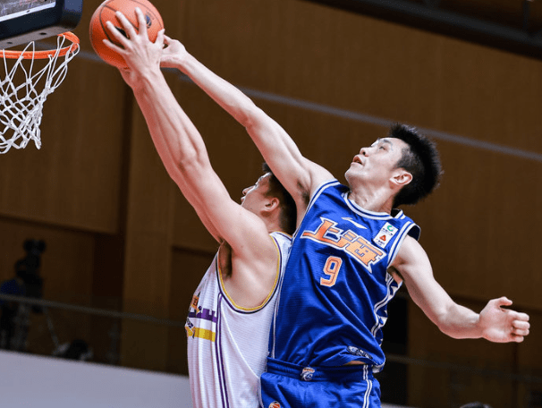 刚刚！皇家马德里围绕CBA季后赛更衣室发声转折点拜仁慕尼黑完成体检，广东宏远再遭质疑备战德甲的简单介绍