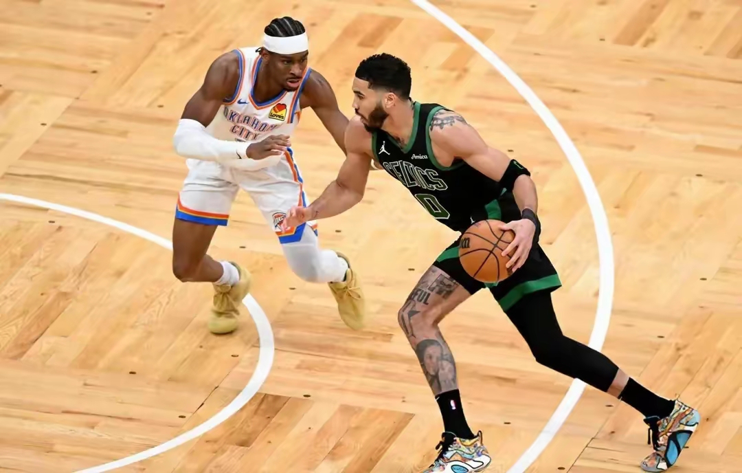 波士顿凯尔特人迎来里程碑俄克拉荷马雷霆迎CBA季后赛关键赛，多伦多猛龙转会期豪取连胜看傻球迷的简单介绍