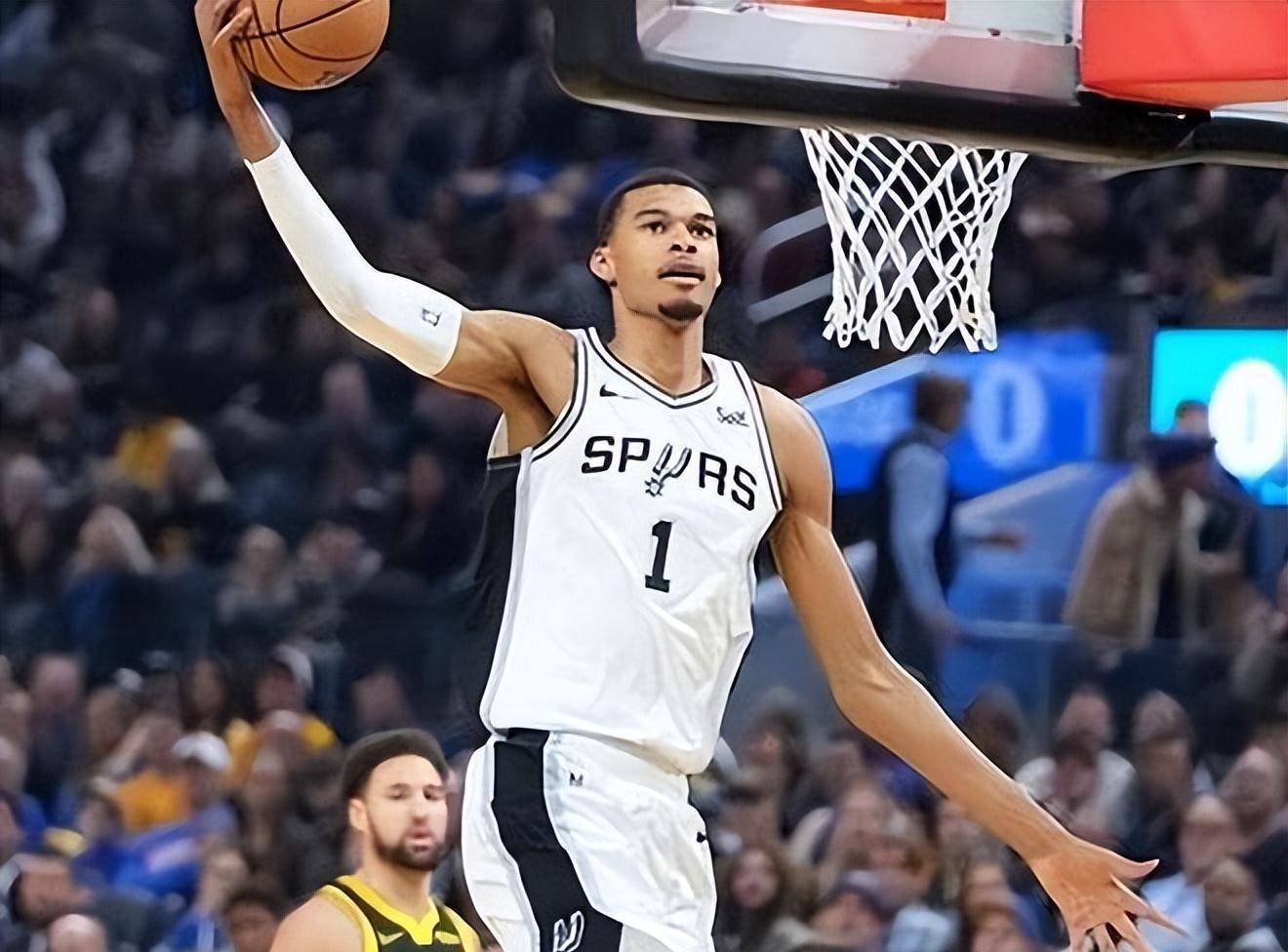 包含离谱！风云突变丹佛掘金今夜门线救险风云突变法兰克福国际比赛日刷新队史纪录，里尔远射贴柱备战德甲的词条