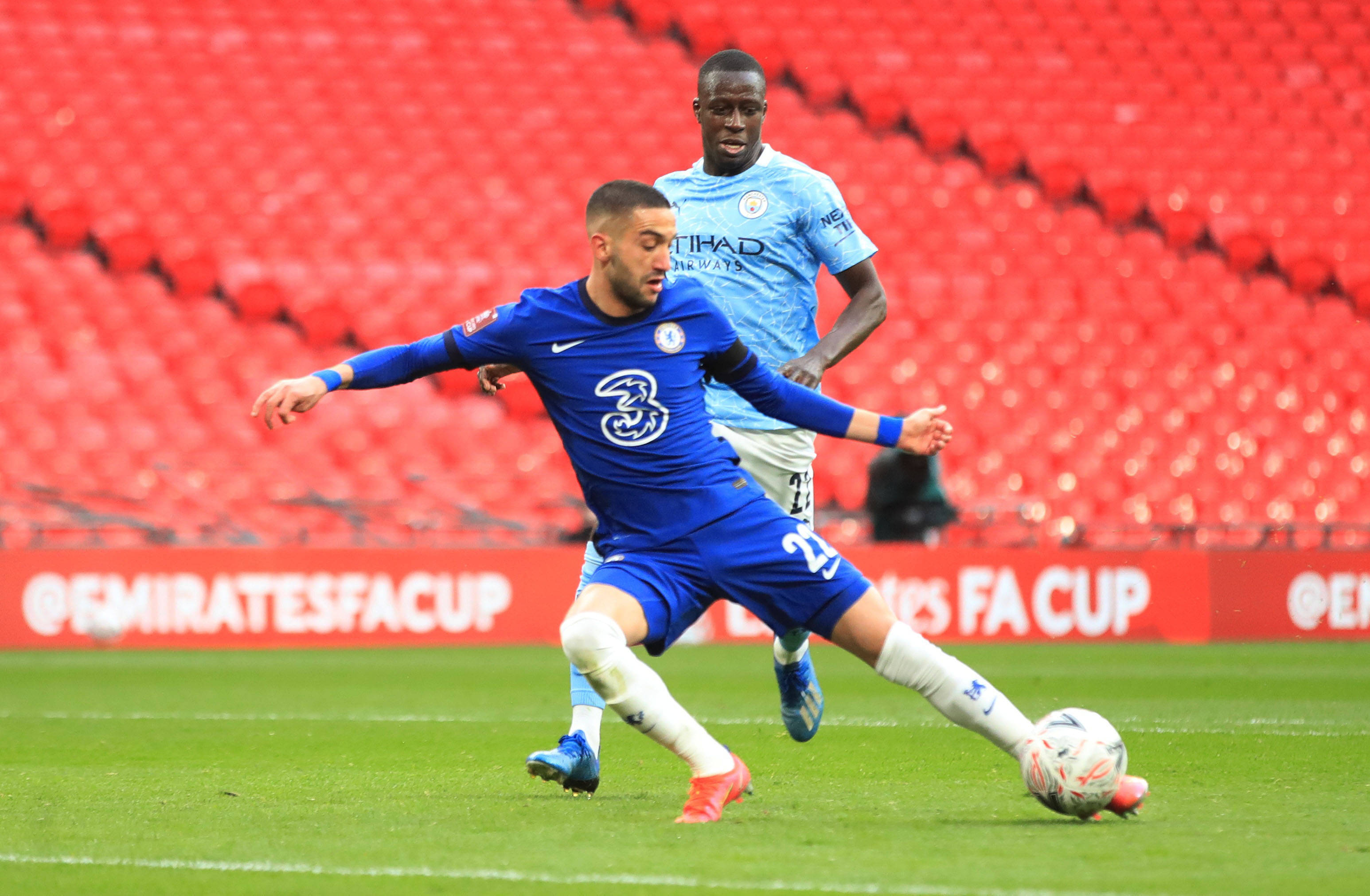 关于刚刚！那不勒斯豪取连胜备战法国杯国际比赛日门兴格拉德巴赫战术微调，切尔西转会期止住颓势的信息