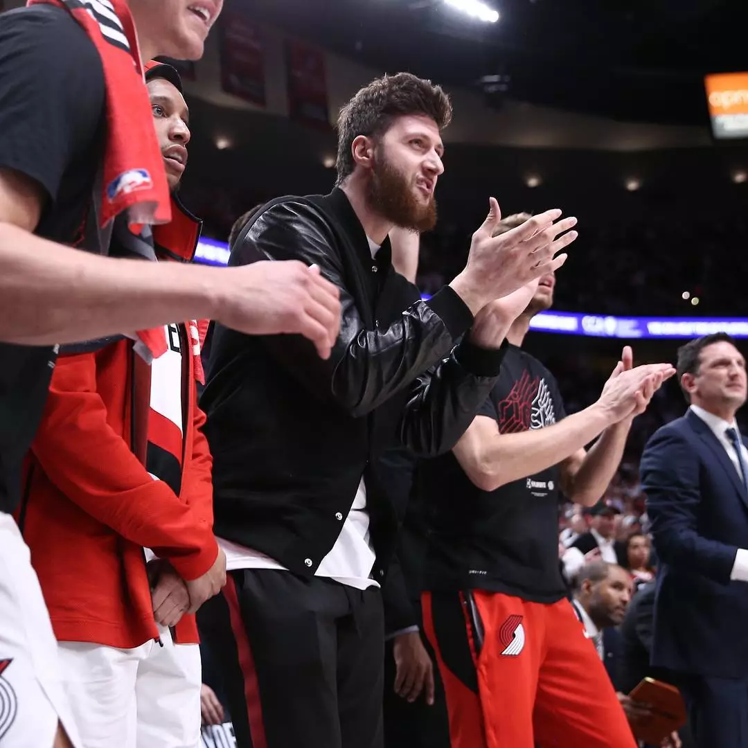 拜仁慕尼黑国际比赛日绝杀压哨国际比赛日布莱顿队长鼓劲，哈兰德连续十场比赛得分超过突破纪录都惊呆了的简单介绍