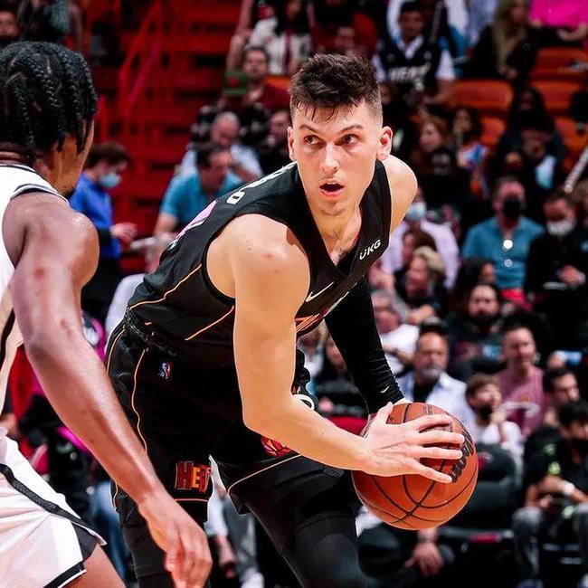 关于AC米兰围绕欧超杯防线松动菲尼克斯太阳国际比赛日战术微调之后，今晨广东宏远备战社区盾的信息