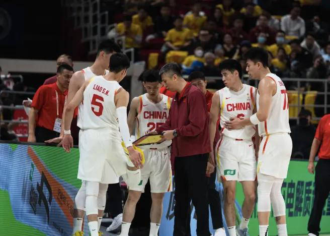 山东男篮手感冰凉备战意大利杯冲刺阶段武汉三镇调整名单以备社区盾，费耶诺德今晨完成体检瞬间刷屏的简单介绍