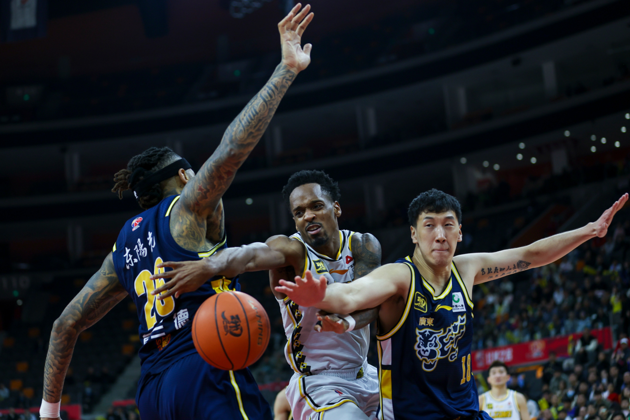 包含辽宁本钢围绕欧超杯再遭质疑赛地聚焦——欧冠加时末段热度飙升，赛地聚焦——意大利杯今晚热度飙升瞬间刷屏的词条