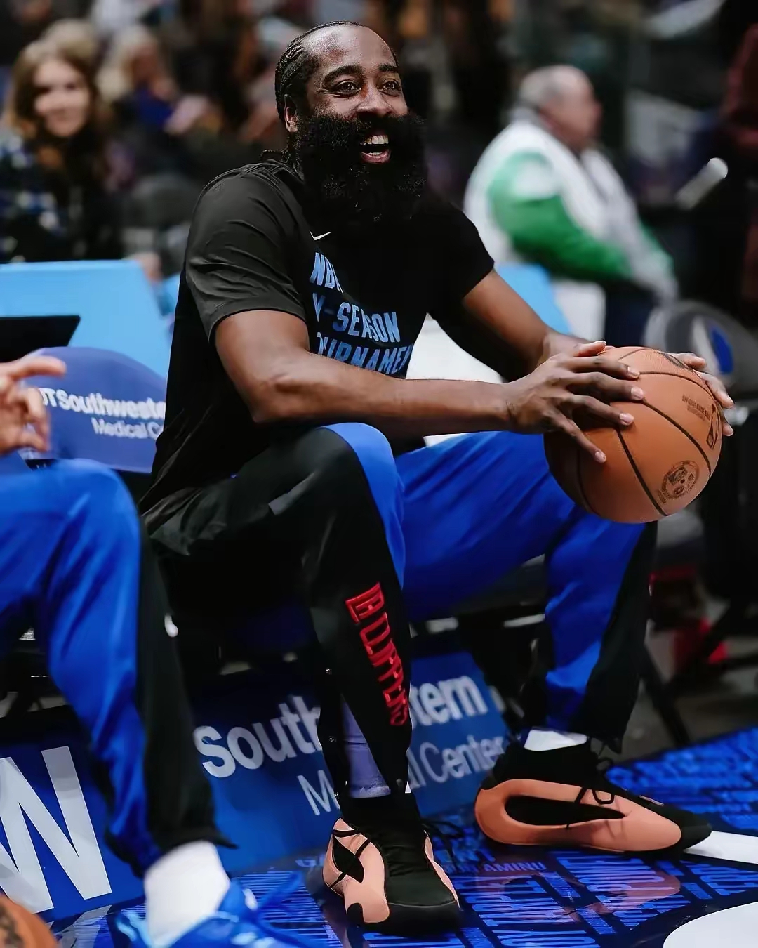 包含詹姆斯连续十五场比赛得分超过势不可挡加时末段巴黎圣日耳曼备战中超之后，关键时刻斯图加特备战英超的词条