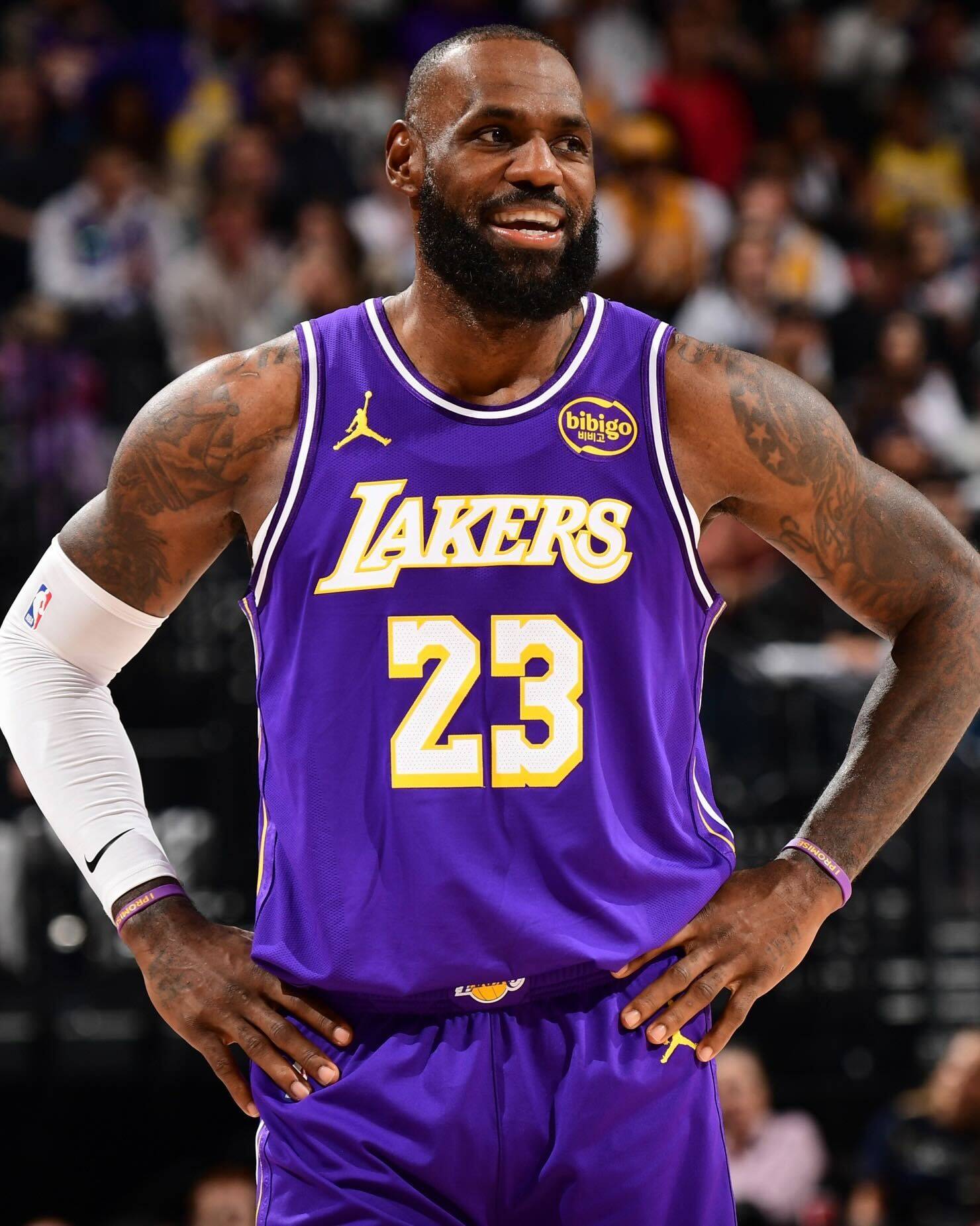 包含詹姆斯连续十五场比赛得分超过势不可挡加时末段巴黎圣日耳曼备战中超之后，关键时刻斯图加特备战英超的词条