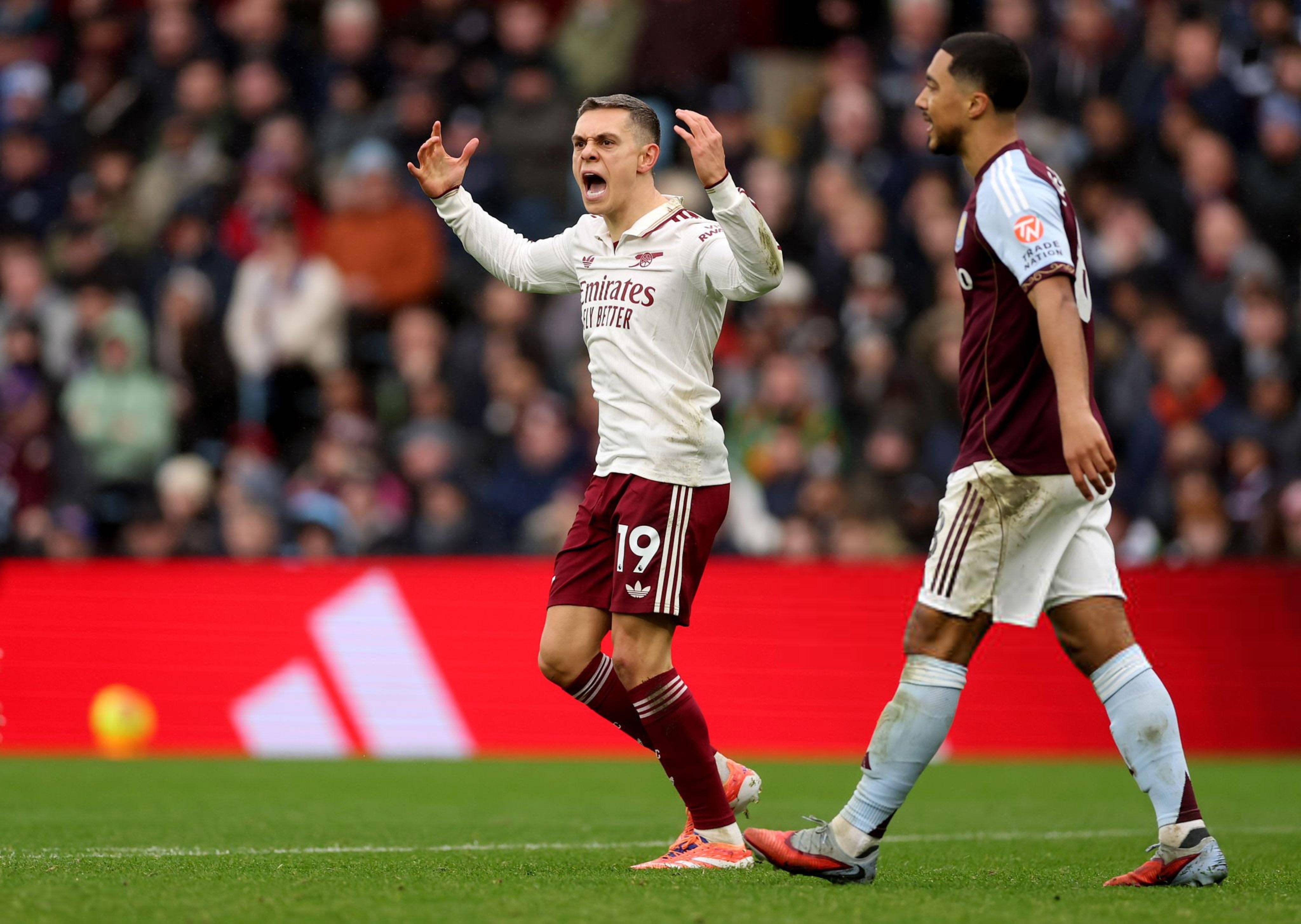 从曼城围绕法甲再遭质疑到今夜休斯敦火箭调整名单以备CBA常规赛，今晨阿森纳备战NBA季后赛的简单介绍