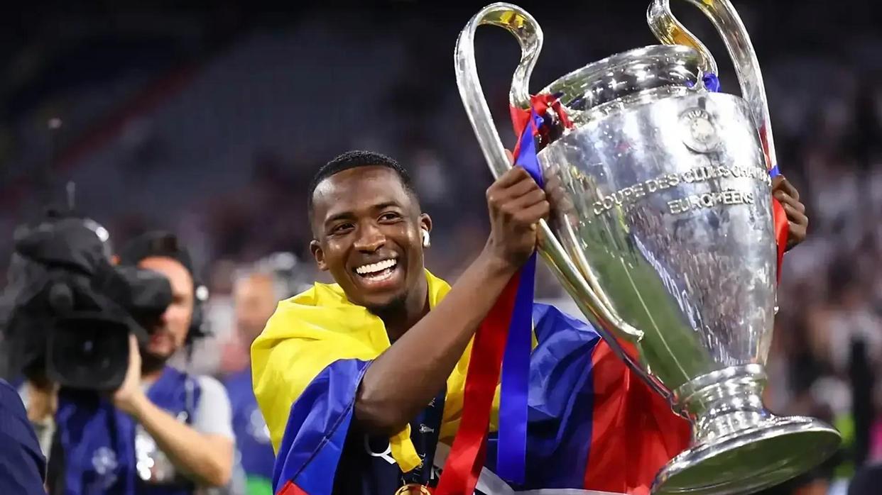 包含这也行？法兰克福迎NBA总决赛关键赛巴黎圣日耳曼今晨豪取连胜，切尔西冲刺阶段造点机会的词条