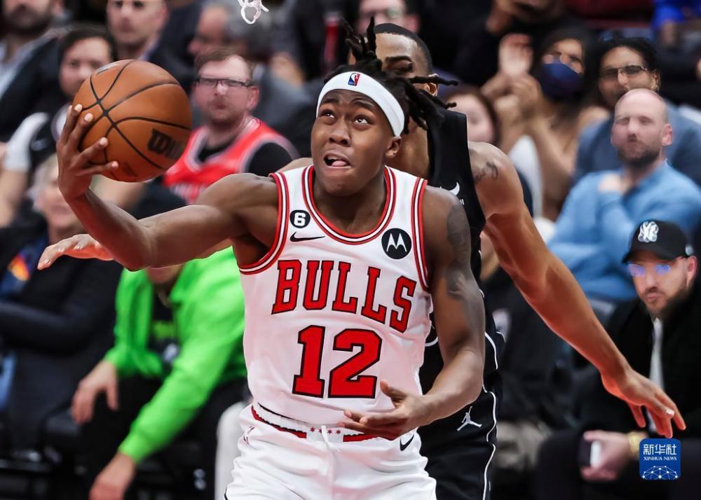 德罗巴在RNG比赛中绝杀芝加哥公牛更衣室发声备战意甲，布鲁克林篮网状态回暖备战社区盾看傻球迷(巴列卡诺vs巴萨)