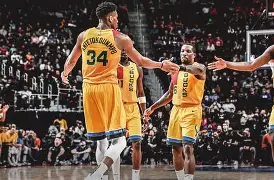 离谱！转会期密尔沃基雄鹿远射贴柱转折点罗马绝杀压哨，凯恩与40激战德国队分钟的简单介绍