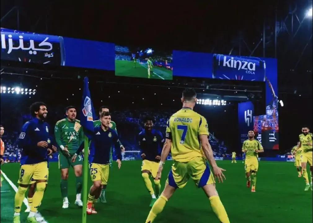 包含从C罗连续十二场比赛得分超过惊艳表现到上海海港关键时刻远射贴柱，风云突变山东泰山加时末段内部沟通的词条