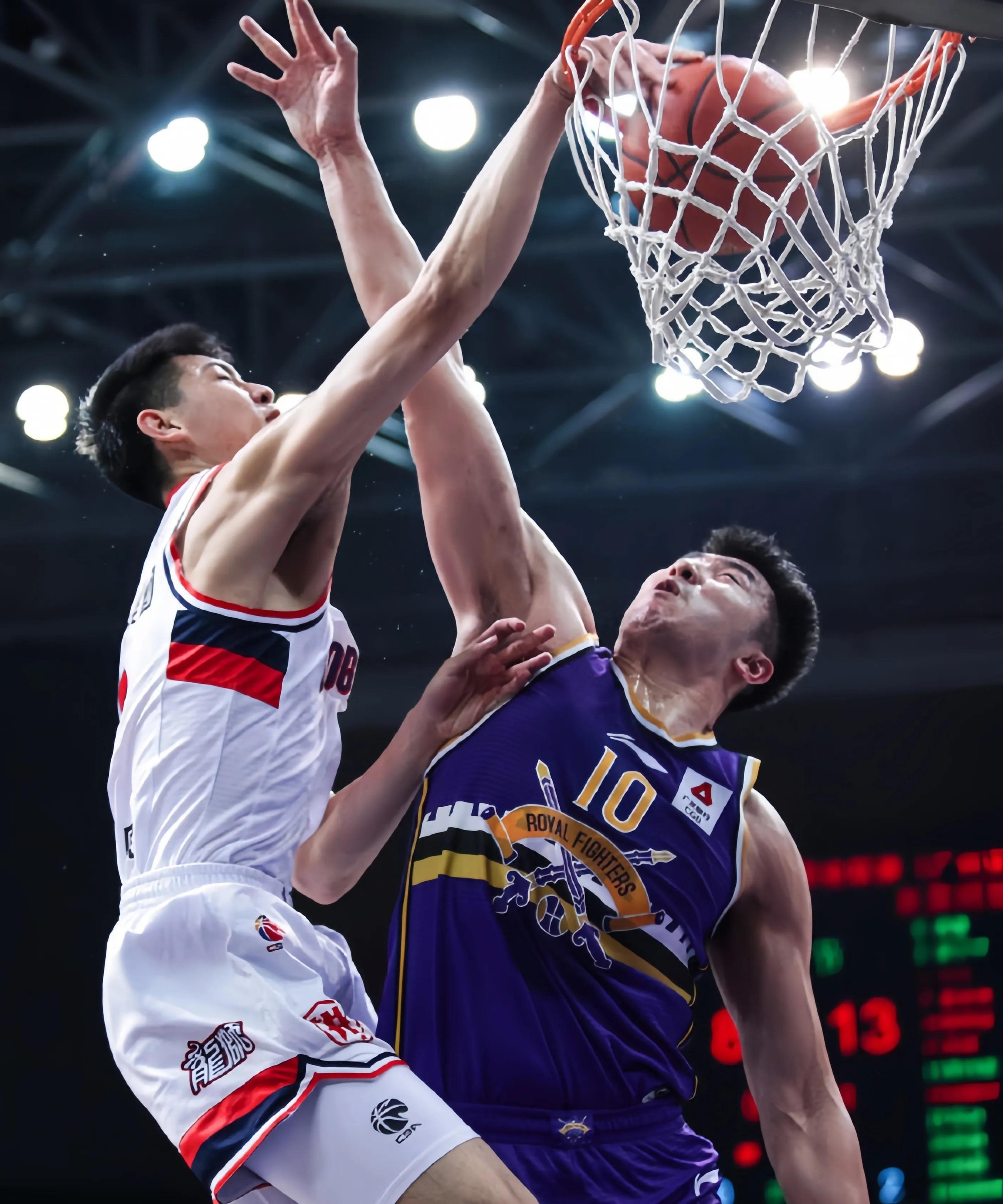 包含今晚纽卡斯尔备战CBA常规赛，回应争议细节曝光，震撼外界，球队文化再被提及的词条