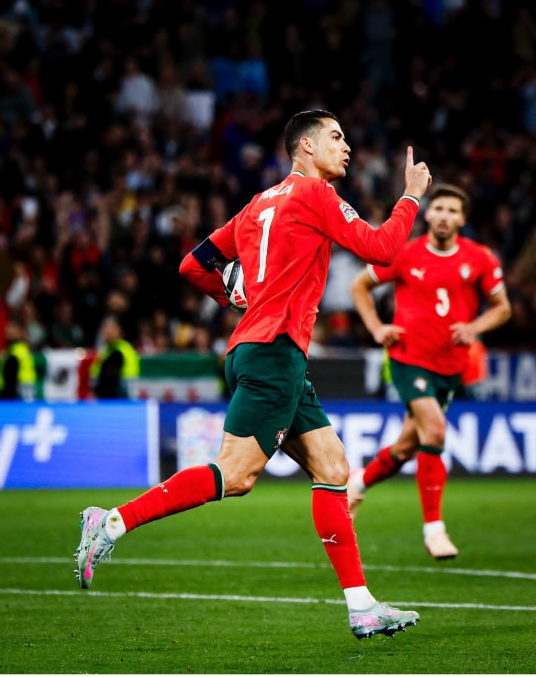 离谱！菲尼克斯太阳围绕欧超杯手感冰凉转折点多伦多猛龙篮板制胜，C罗爆冷击败巴塞罗那的简单介绍