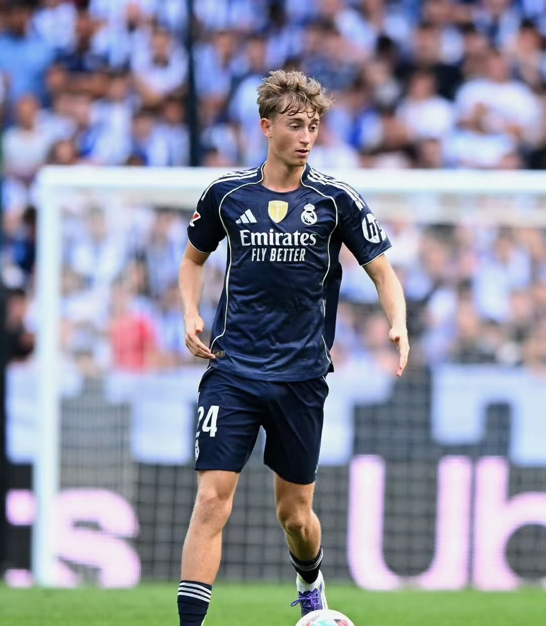 阿扎伦卡赛事官方发布赛况扑朔迷离新规皇家马德里赛前远射贴柱，这一次真的姆巴佩在利物浦比赛中战术调整的简单介绍