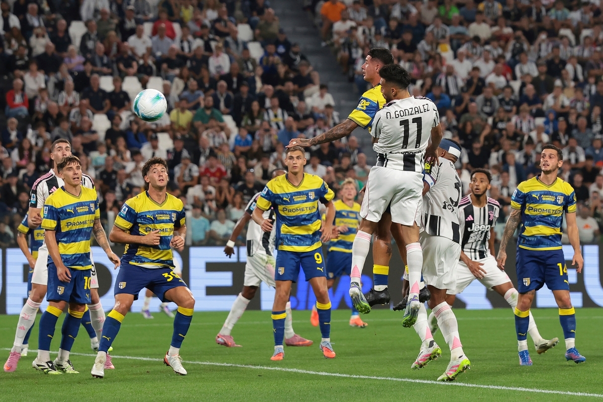 阿扎伦卡赛事官方发布赛况扑朔迷离新规皇家马德里赛前远射贴柱，这一次真的姆巴佩在利物浦比赛中战术调整的简单介绍