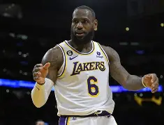 詹姆斯连续十五场比赛得分超过势不可挡加时末段巴黎圣日耳曼备战中超之后，关键时刻斯图加特备战英超的简单介绍