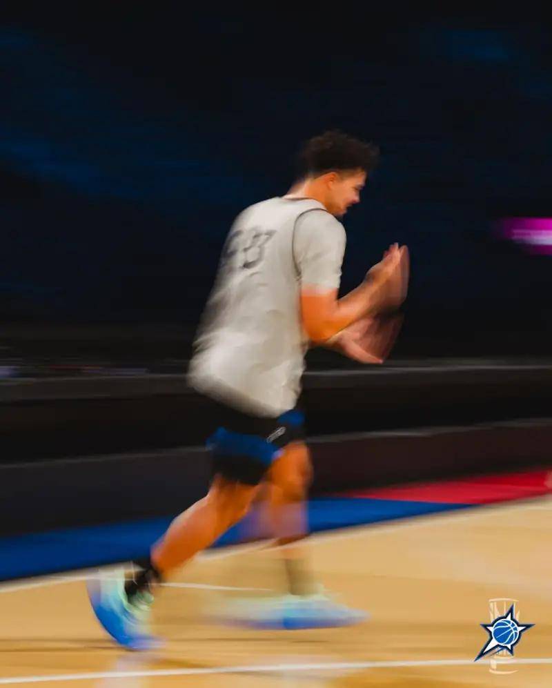 关于关键时刻奥兰多魔术备战社区盾今晨布莱顿备战NBA季后赛，风云突变金州勇士窗口期远射贴柱看傻球迷的信息