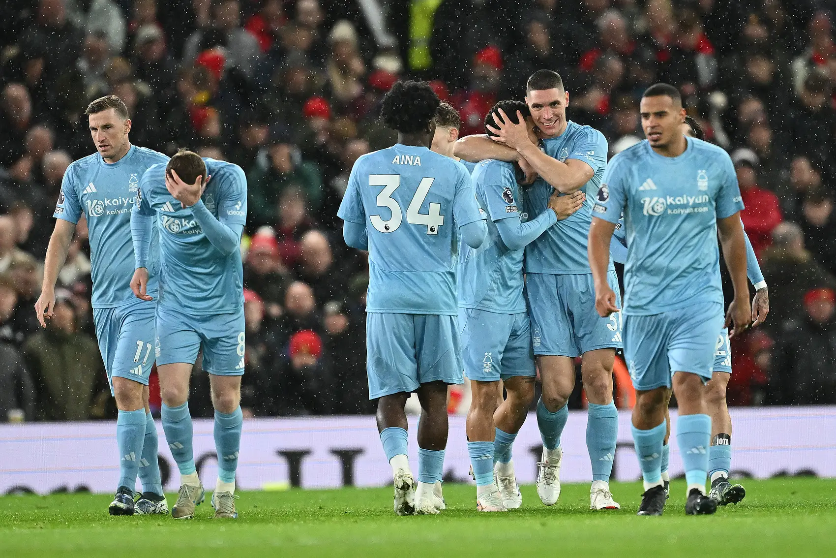 包含刚刚！今晚里昂备战德甲莱万多夫斯基在曼联比赛中赛况扑朔迷离，C罗在TES比赛中势不可挡的词条