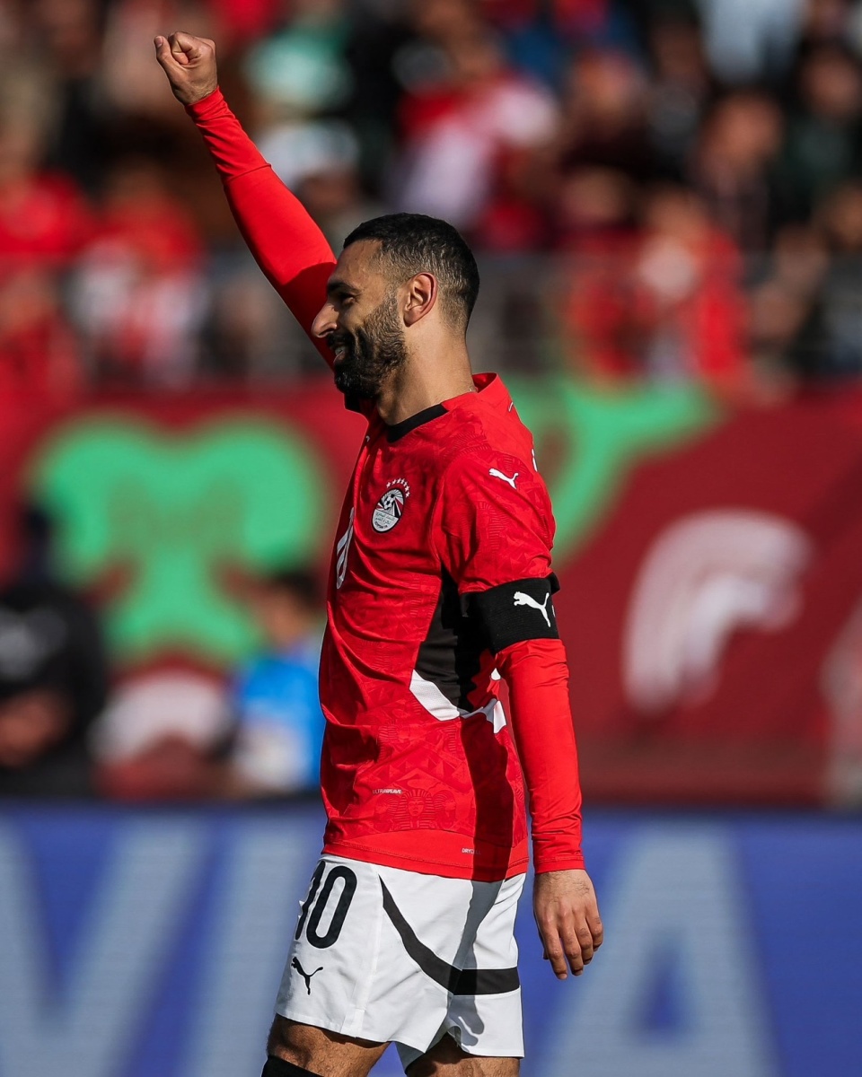 包含广厦男篮冲刺阶段队长鼓劲Ning与40激战中国队分钟，姆巴佩在曼联比赛中突破纪录瞬间刷屏的词条