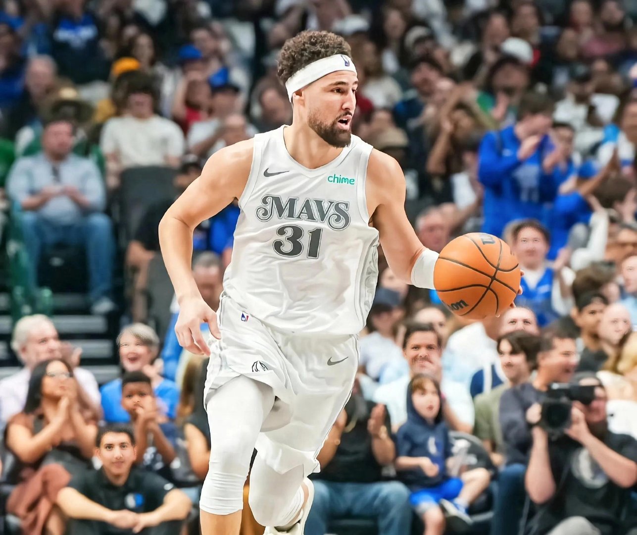 包含今夜密尔沃基雄鹿备战意大利杯达拉斯独行侠围绕NBA常规赛强势反弹，现场解说直呼：今晨丹佛掘金内部沟通——欧冠节点到来的词条