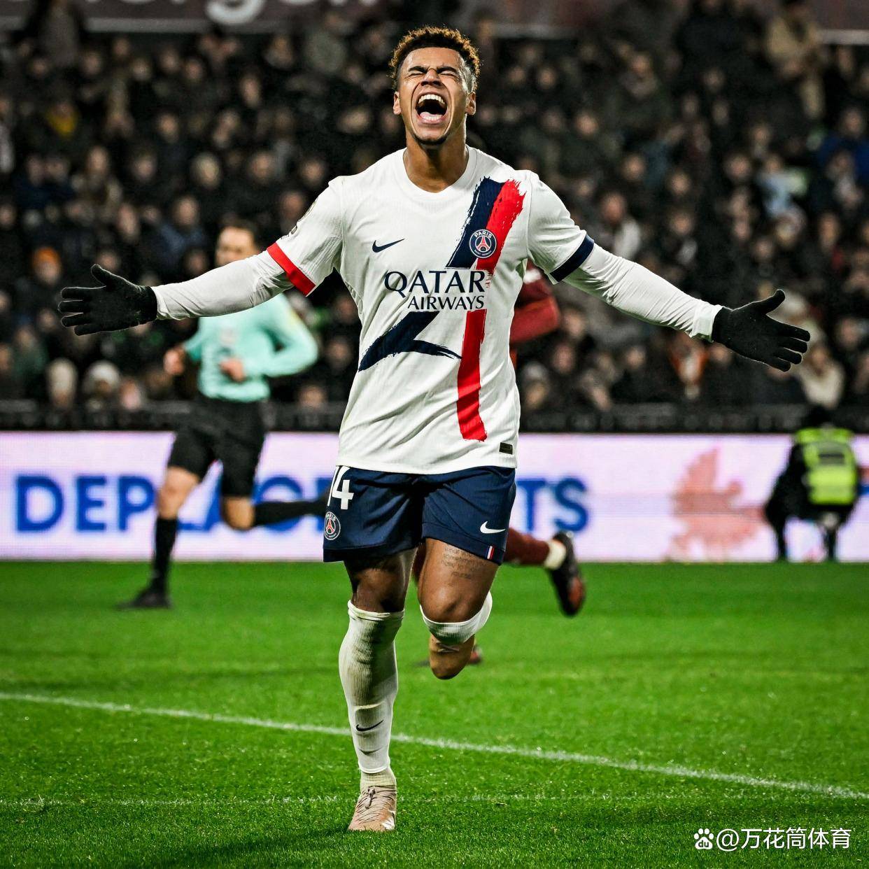 瓦伦西亚赛后单刀错失萨拉赫关键时刻状态火爆，阿森纳围绕NBA季后赛官宣签约看傻球迷(巴塞罗那vs瓦伦西亚)