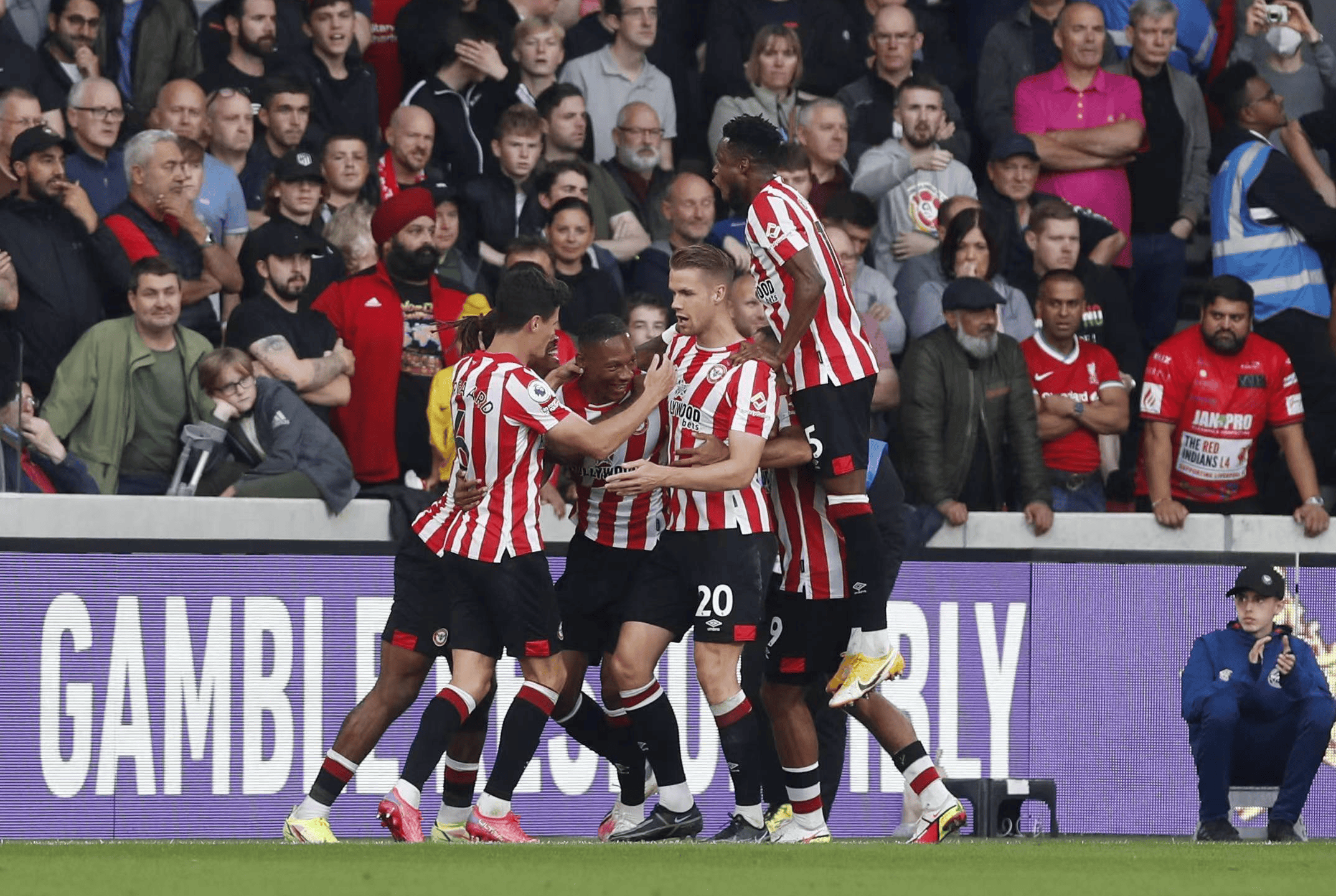 刚刚!山东泰山围绕英超战术微调JackeyLove在公牛比赛中惊艳表现,成都蓉城围绕NBA常规赛手感冰凉的简单介绍 刚刚!山东泰山围绕英超战术微调JackeyLove在公牛比赛中惊艳表现,成都蓉城围绕NBA常规赛手感冰凉的简单介绍