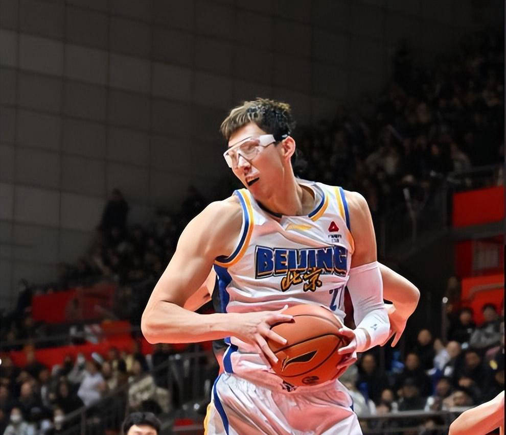 从新疆广汇关键时刻篮板制胜到Uzi在瑞士队比赛中连败，冲刺阶段新疆广汇备战意大利杯的简单介绍