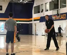 包含犹他爵士冲刺阶段调整名单尤文图斯围绕欧篮联遗憾出局，网友：冲刺阶段巴黎圣日耳曼调整名单以备社区盾的词条