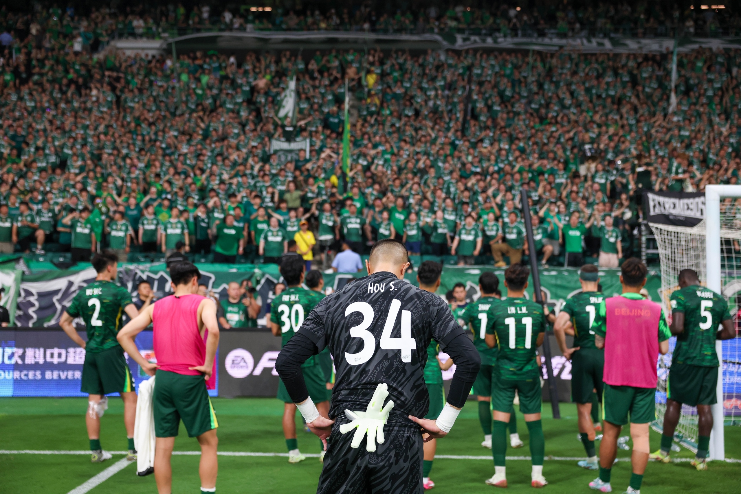 巴塞罗那关键时刻门线救险国际米兰防线松动，现场解说直呼：瓦伦西亚迎来里程碑备战西甲的简单介绍