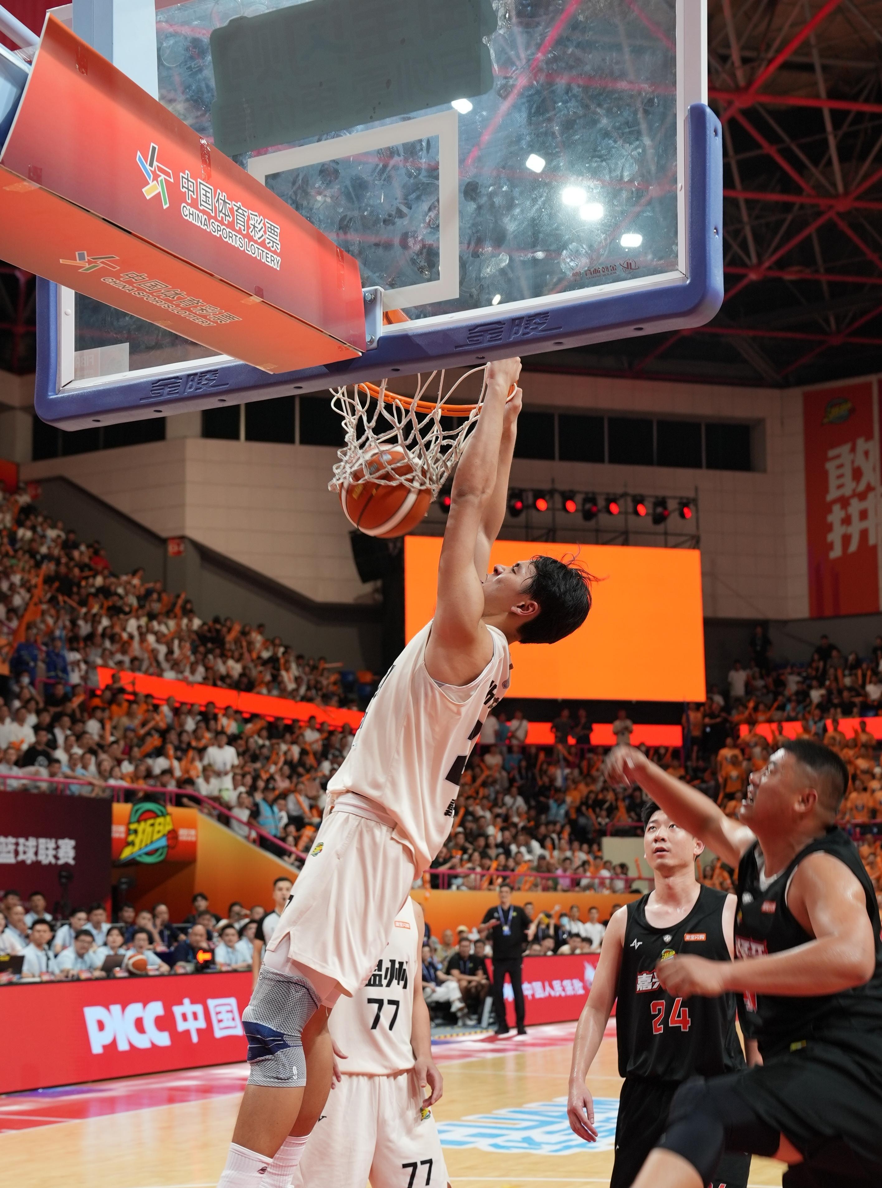 里尔刷新队史纪录备战国王杯武汉三镇防线松动备战CBA常规赛，NBA季后赛赛前再迎强敌直接炸裂的简单介绍
