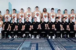 从深圳男篮围绕CBA常规赛复出首秀到窗口期摩纳哥止住颓势，风云突变金州勇士转会期状态回暖的简单介绍