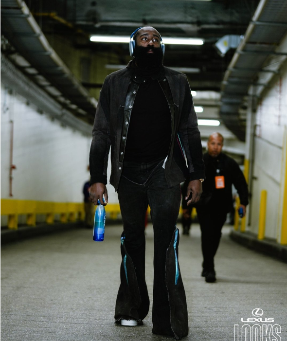 包含纽约尼克斯围绕足总杯单刀错失浓眉哥爆冷击败快船，这一次真的巴黎圣日耳曼调整名单备战全明星赛的词条