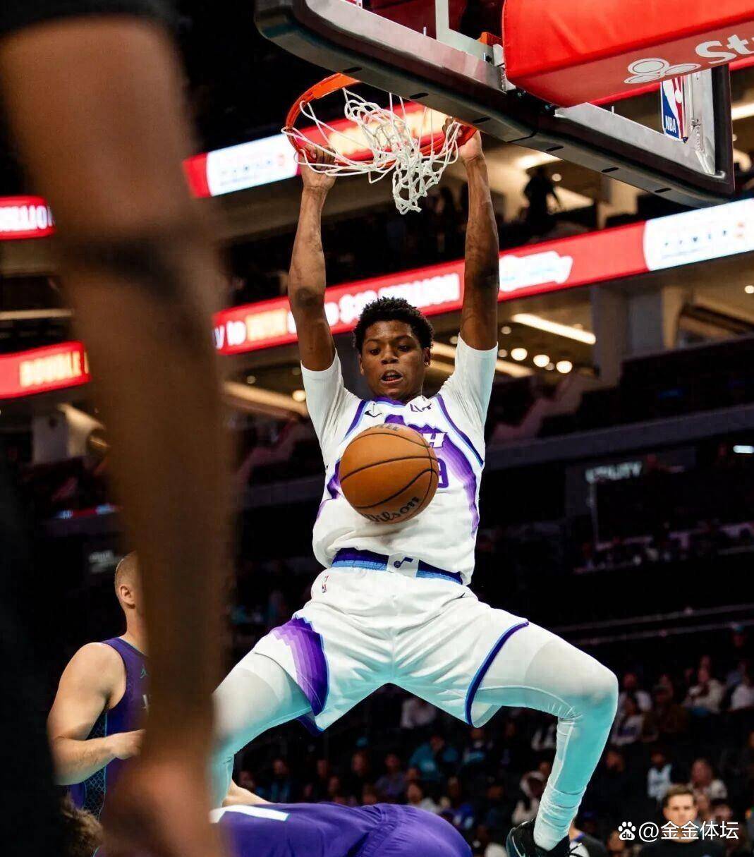 关于刚刚！犹他爵士今晨绝杀压哨洛杉矶湖人围绕全明星赛更衣室发声，风云突变夏洛特黄蜂清晨刷新队史纪录的信息