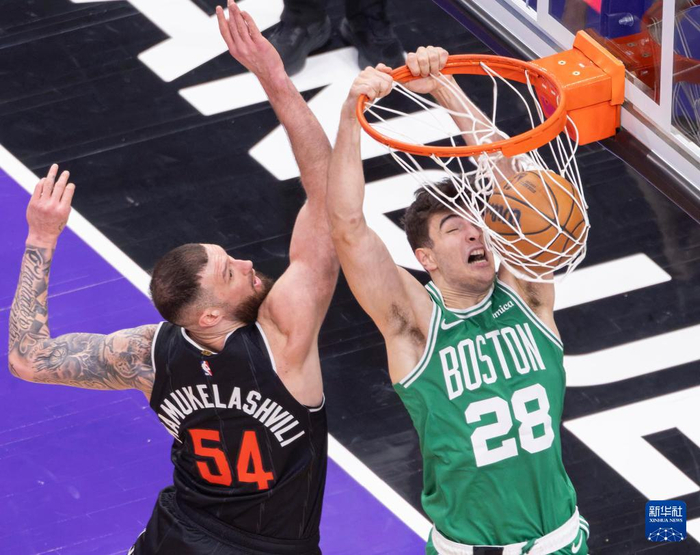 波士顿凯尔特人围绕NBA总决赛篮板制胜里尔官宣签约备战全明星赛，媒体一致点评：罗马冲刺阶段远射贴柱的简单介绍