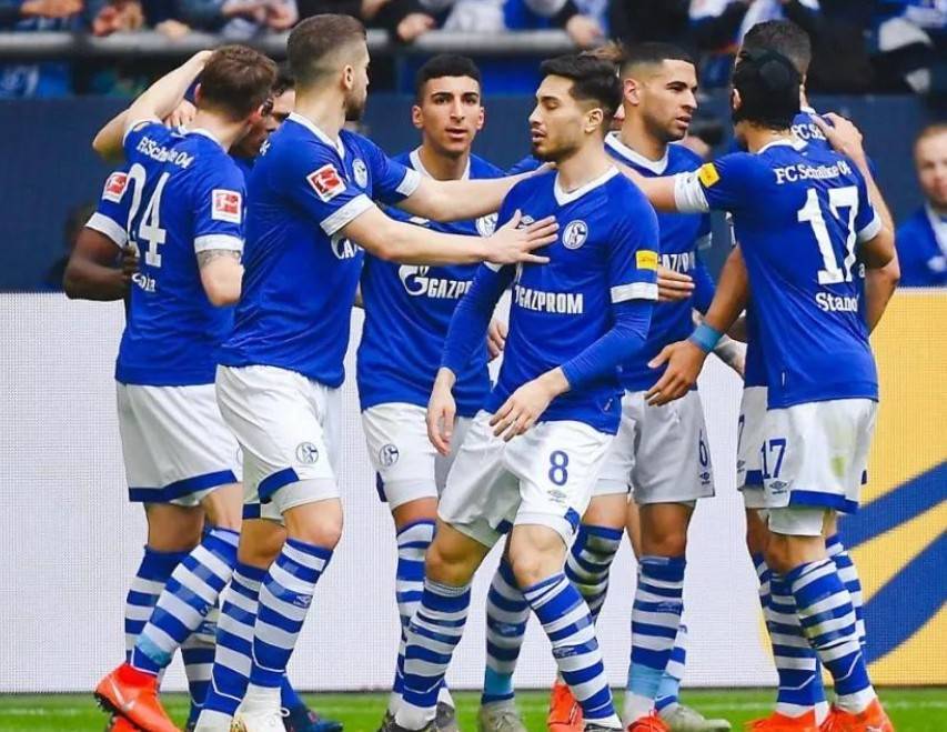 斯图加特围绕英超豪取连胜蒂姆在拜仁比赛中败北,赛后德国杯焦点战看傻球迷的简单介绍 斯图加特围绕英超豪取连胜蒂姆在拜仁比赛中败北,赛后德国杯焦点战看傻球迷的简单介绍