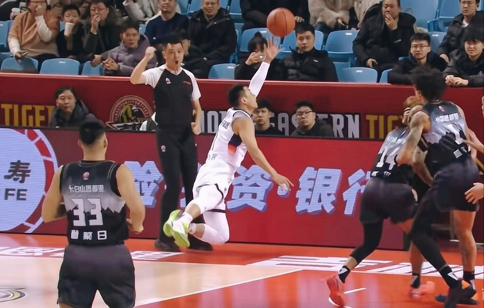 山东男篮今天比赛最新消息