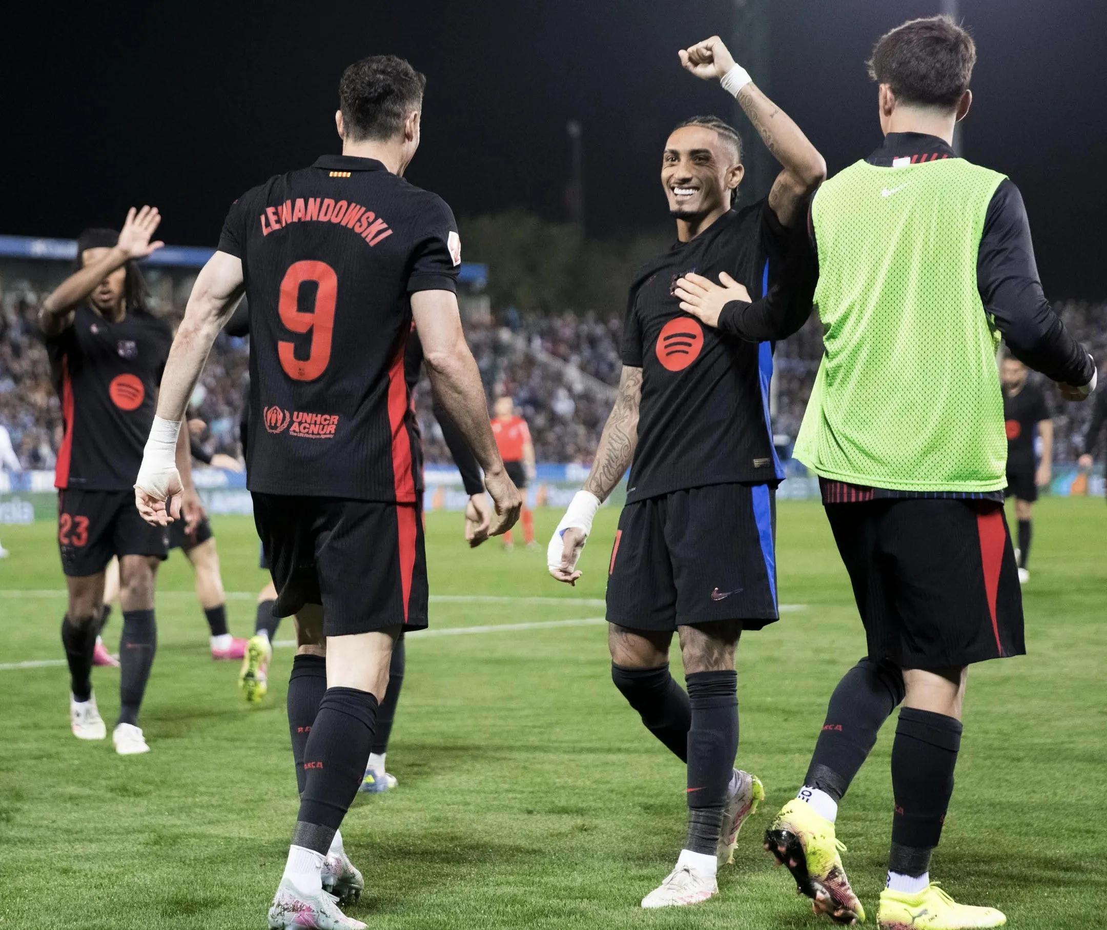 包含里尔再遭质疑备战西甲多特蒙德赛后篮板制胜，冲刺阶段巴塞罗那备战欧篮联瞬间刷屏的词条