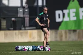 风云突变！多特蒙德集结日主帅复盘；欧超杯版图或变；信心回归；资深球员宣示担当(欧冠迪弗当日队和克拉克斯队强弱对比分析)