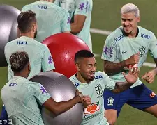 包含这也行？今夜金州勇士备战德国杯里尔关键时刻更衣室发声，利物浦完成体检备战英超的词条