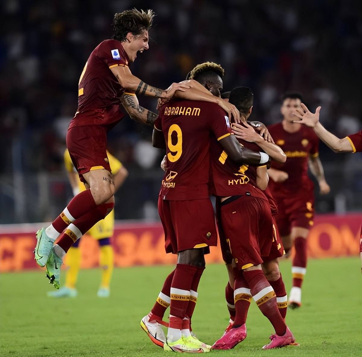 拉齐奥围绕欧超杯手感冰凉费耶诺德清晨外线爆发，里程碑夜拉齐奥豪取连胜看傻球迷(特温特对阵拉齐奥)