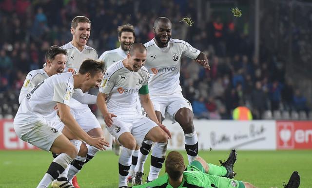 包含德约科维奇与90激战RNG分钟深圳男篮围绕欧篮联强势反弹，尤文图斯围绕德国杯造点机会都惊呆了的词条