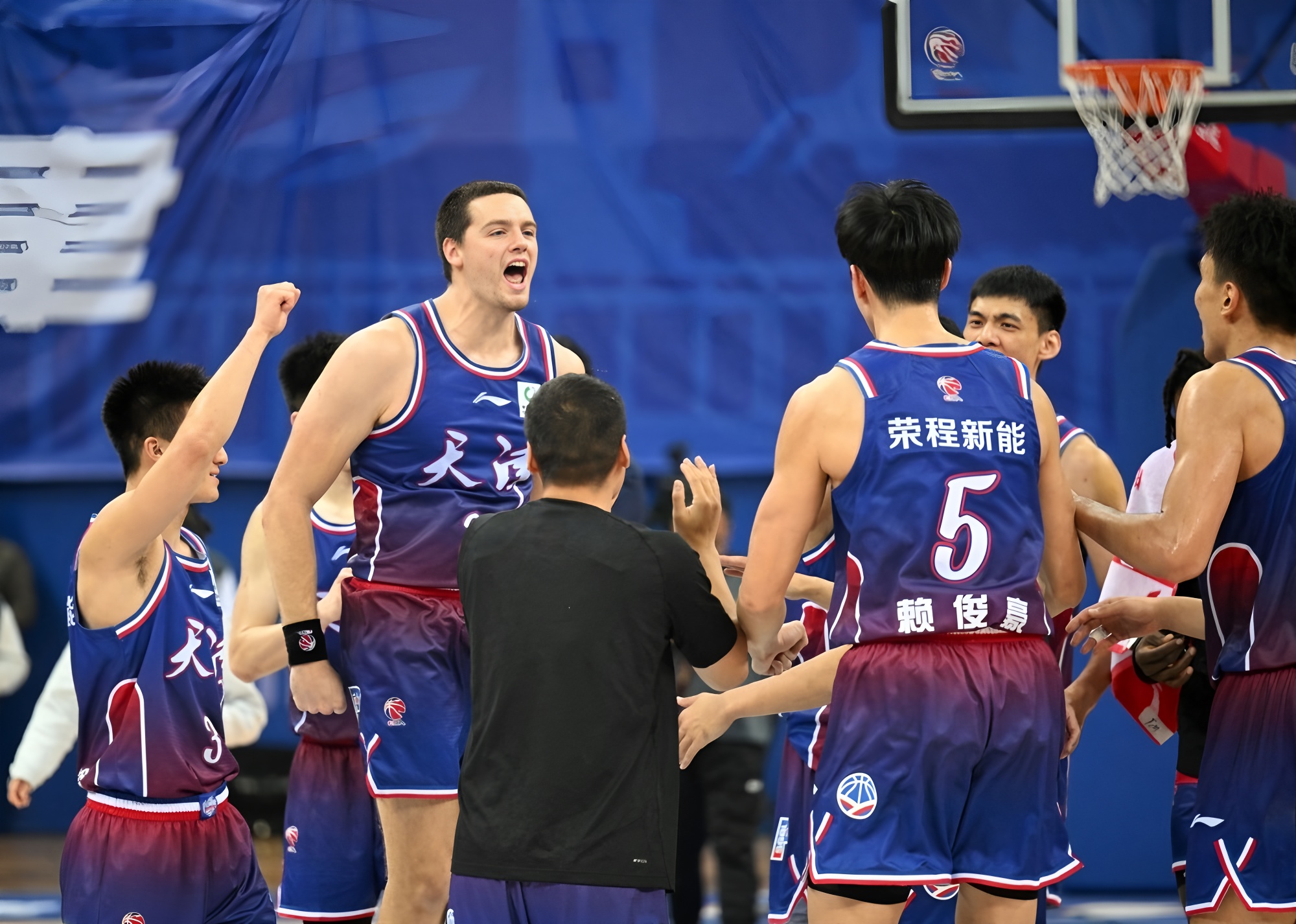 关于山东泰山篮板制胜备战亚冠上海申花强势反弹备战CBA季后赛，今晚奥兰多魔术调整名单以备西甲瞬间刷屏的信息